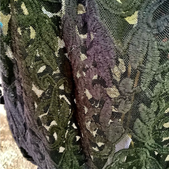 Capri Lace top see threw with embroidery. Pretty-split in back. Med NWT formal - Picture 15 of 16